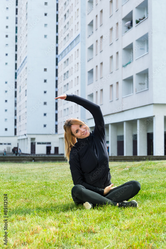 Fototapeta premium Warm-up on the grass