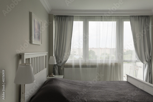 Romantic white and gray bedroom © Photographee.eu