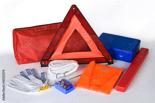 Obraz na płótnie Emergency car kit on white background 