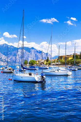 Italian holidays - sailing in Lago di Garda