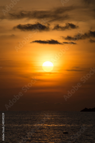 Fototapeta Naklejka Na Ścianę i Meble -  Sunset over sea at Ya Nui beach