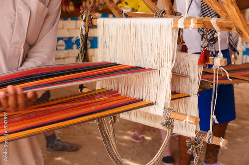Canvas-taulu Man produces the fabric