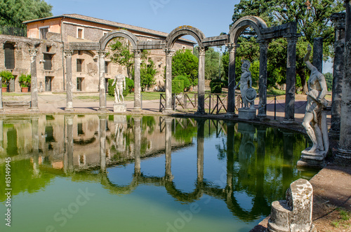 Il canopo/Ruderi di villa Adriana a Tivoli (RM) 