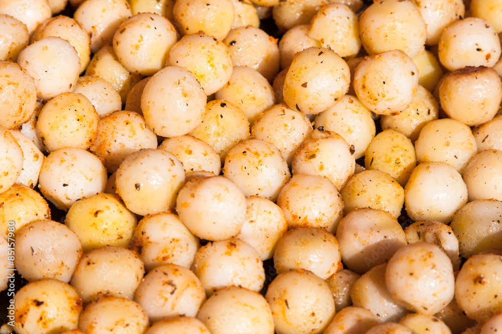 many roast round small potatos