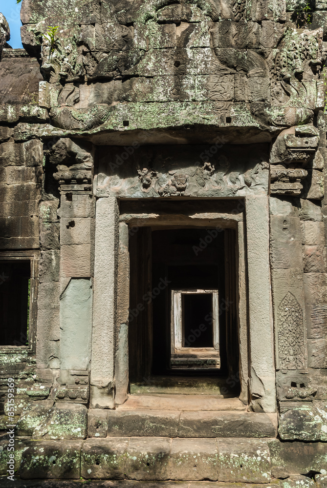 door of the prasat of the temple thommanon in siam reap, cambodia