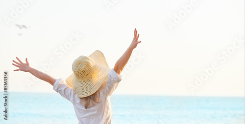 Photography Happy woman standing arms outstretched back and enjoy life on be