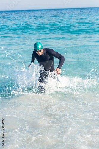 Swimmer running in the ocean © WavebreakMediaMicro