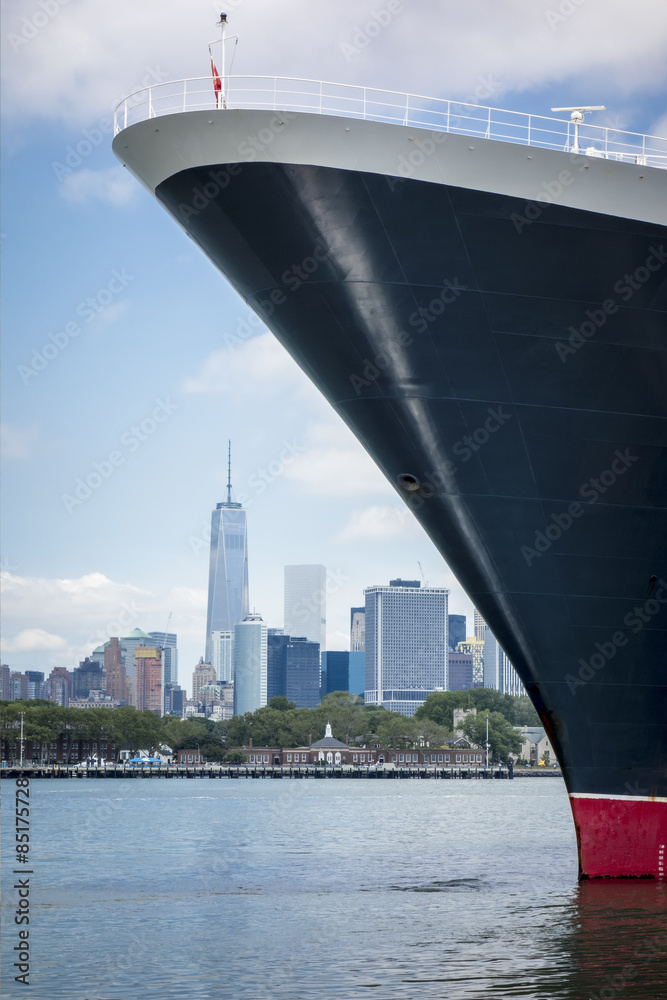 Naklejka premium cruising ship