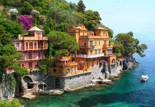 Seaside villas in Italy © Dan Breckwoldt