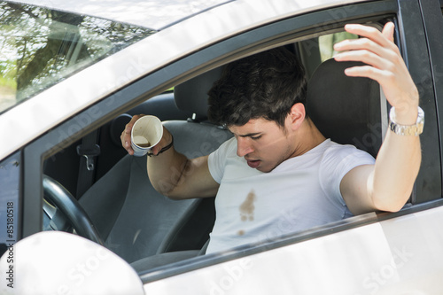 Fotografia Frustrated Man in Car with Spilled Coffee on Shirt