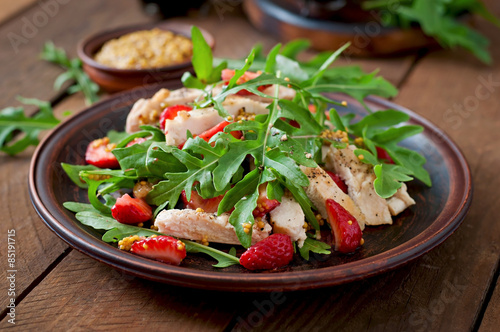 Chicken salad with arugula and strawberries