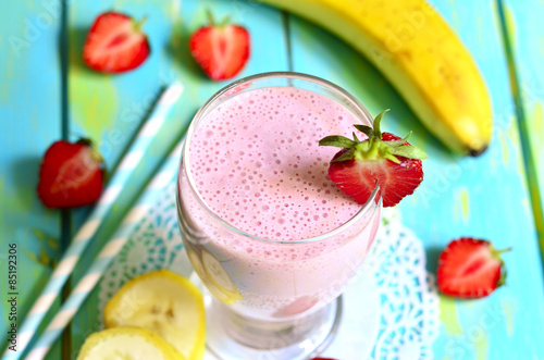 Foto Strawberry and banana smoothie.