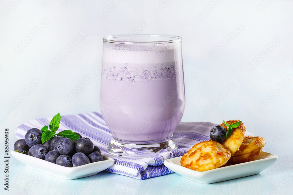 Mini pancakes with fresh blueberries and milkshake Mini pancakes with fresh blueberries and milkshake