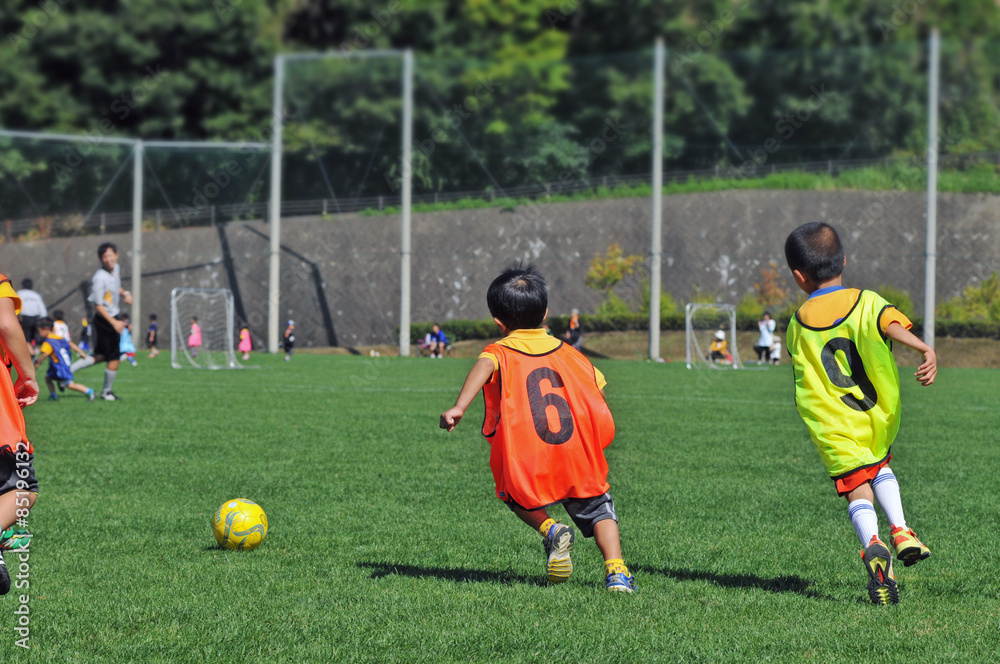 Naklejka premium サッカー少年