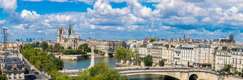 Seine and Notre Dame de Paris © Sergii Figurnyi