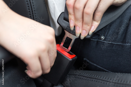 passenger fasten seat belt in car