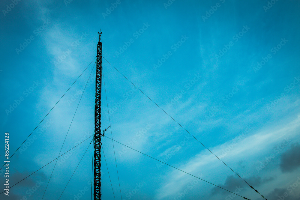 Fototapeta premium Silhouette antenna on building