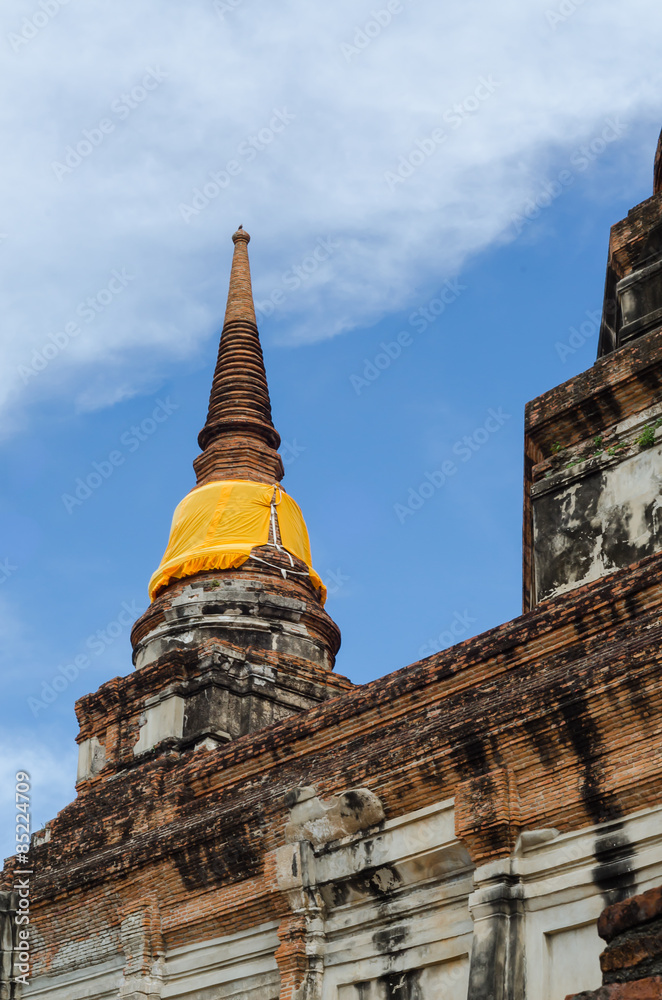 Naklejka premium The beautiful old temple at Ayutaya Thailand.