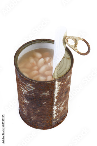 white beans rot in rust cans