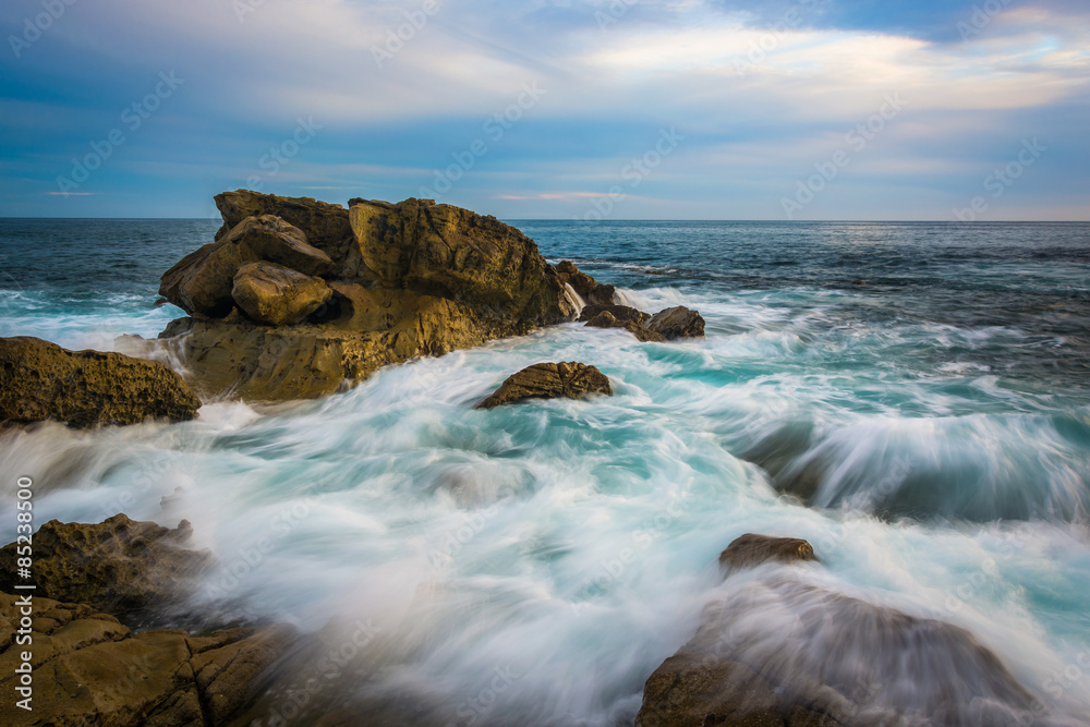 Rocks and waves in the Pacific Ocean at Monument Point, Heisler