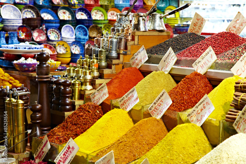 Canvas Print Eastern bazaar - spices, coffee Turks and hand mills