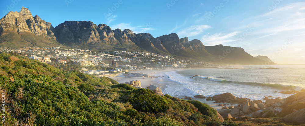 Obraz premium Camps Bay Beach in Cape Town, South Africa, with the Twelve Apostles in the background.