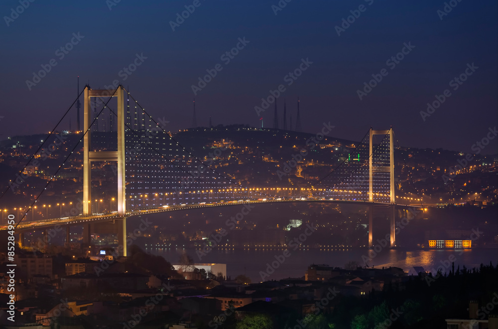 Fototapeta premium Most Bosfor w nocy