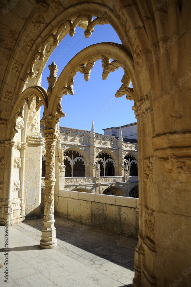 Manueline ornamentation in the cloisters of Jerónimos Monastery

