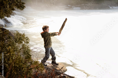 Fotografie boy by a misty lake