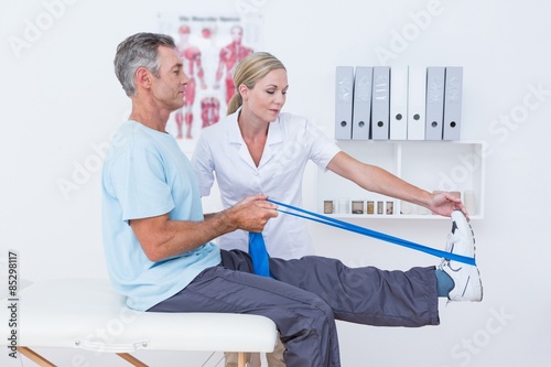 Принти на полотні Doctor examining her patient back legs