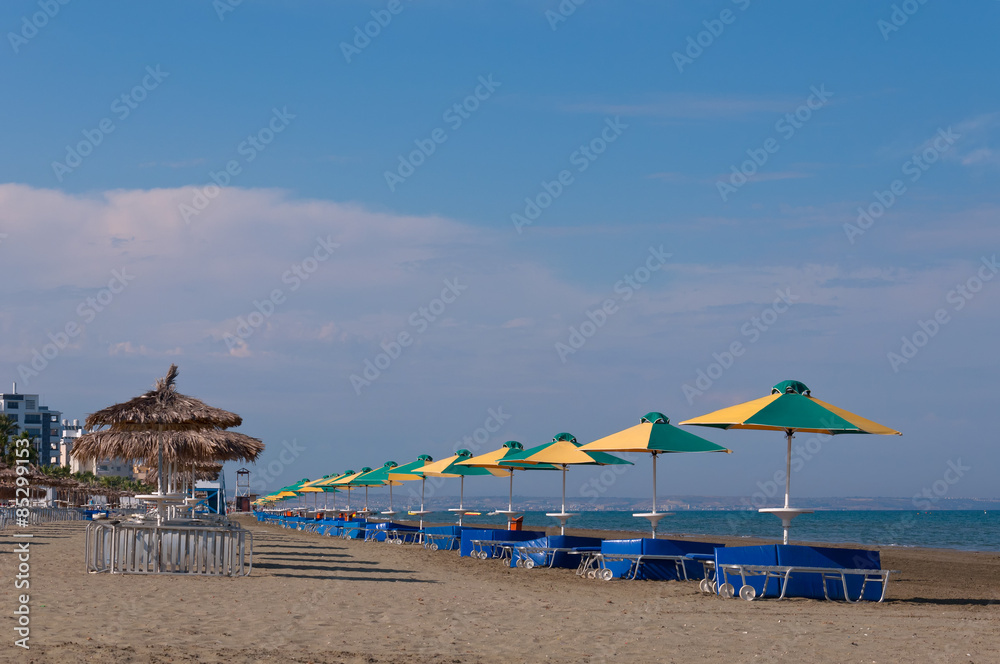 Obraz premium colorful umbrellas at beach