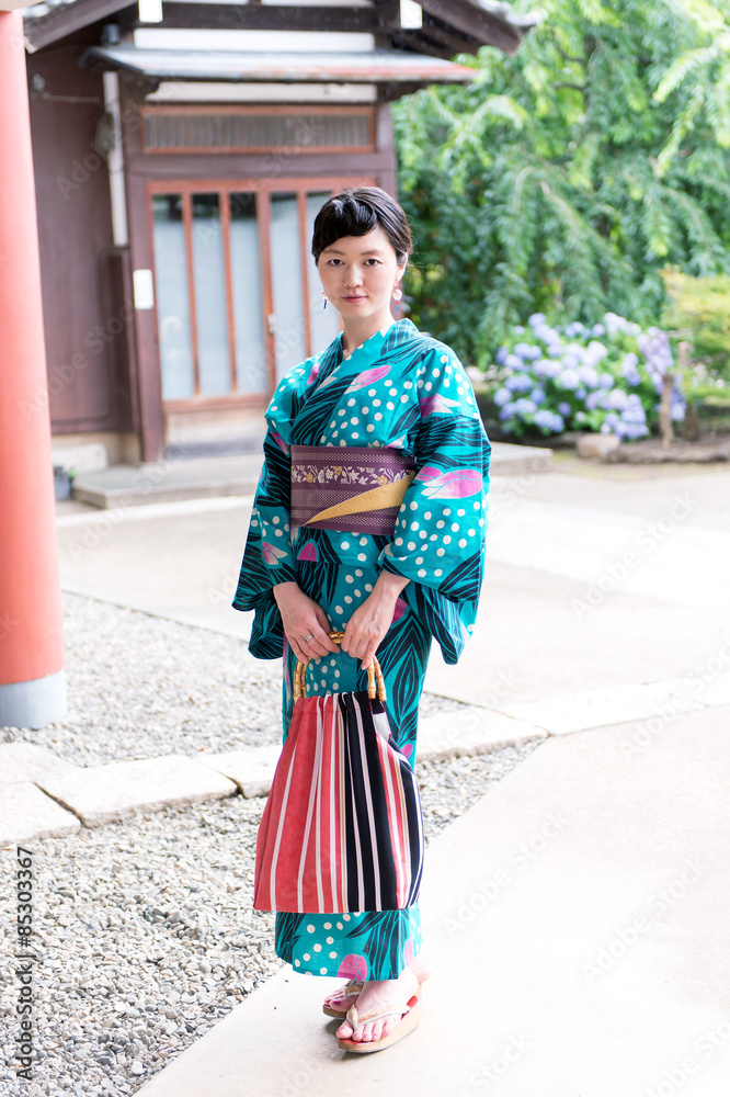 浴衣の女性 浴衣の女性