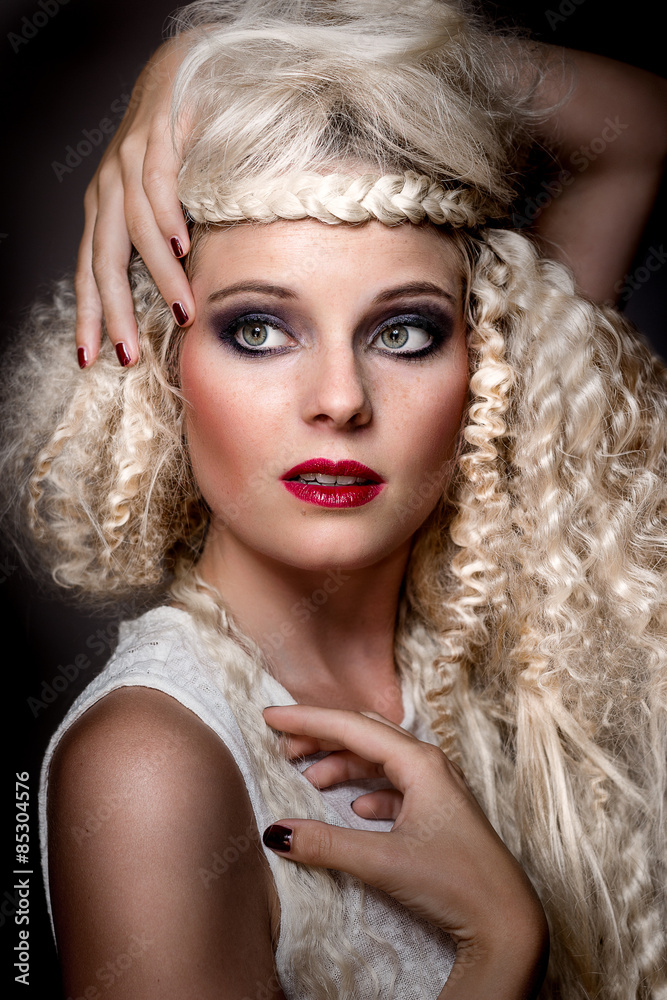 Curls (Elisabeth Hegedüs) Curls (Elisabeth Hegedüs)