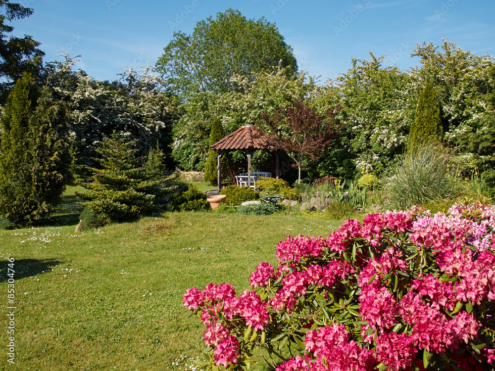Attractive English style formal garden Attractive English style formal garden