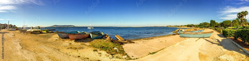 Panoramique de la plage de Bouzigues, dans l'Herault, Languedoc, Occitanie en France Panoramique de la plage de Bouzigues, dans l'Herault, Languedoc, Occitanie en France