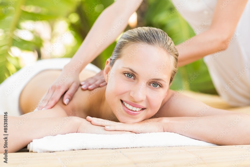 Obraz premium Attractive woman getting massage on her back