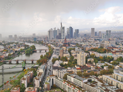 Regenwolken   ber Frankfurt mit Skyline - gesehen vom EZB-Turm