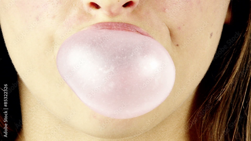 mouth doing bubble with chewingum close up