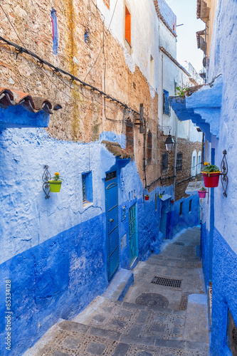 Narrow alley in the picturesque town Chefchaouen, Morocco. © Anette Andersen