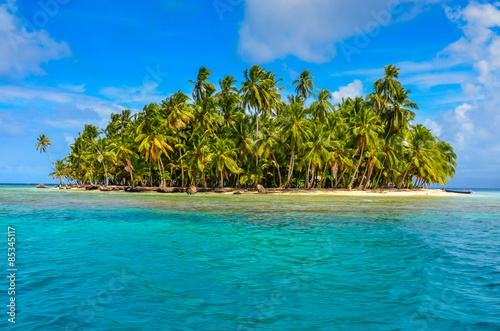 Paradise Tropical Island © Simon Dannhauer