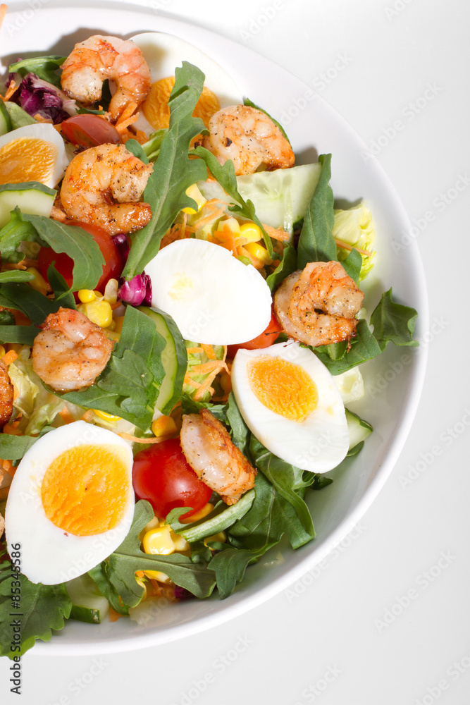 Salatteller mit Scampi, Ei, Tomate, Salatteller mit Scampi, Ei, Tomate,