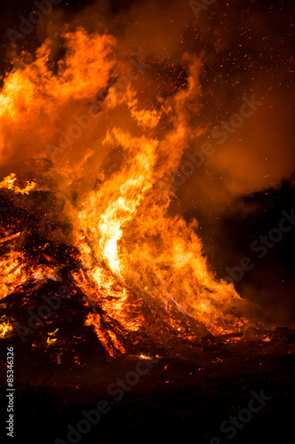 Lagerfeuer, Flammen Faszination Feuerschale, Fire Bowl, Glut, Feuerholz