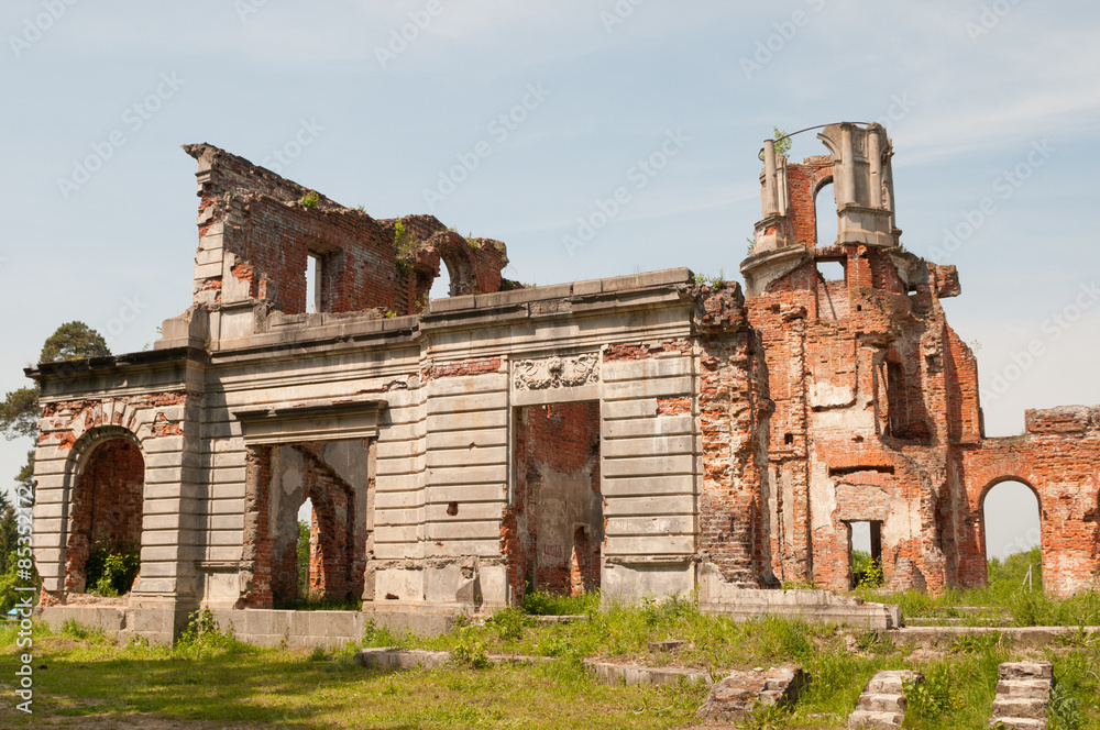 ruine ainer villa in der ukraine