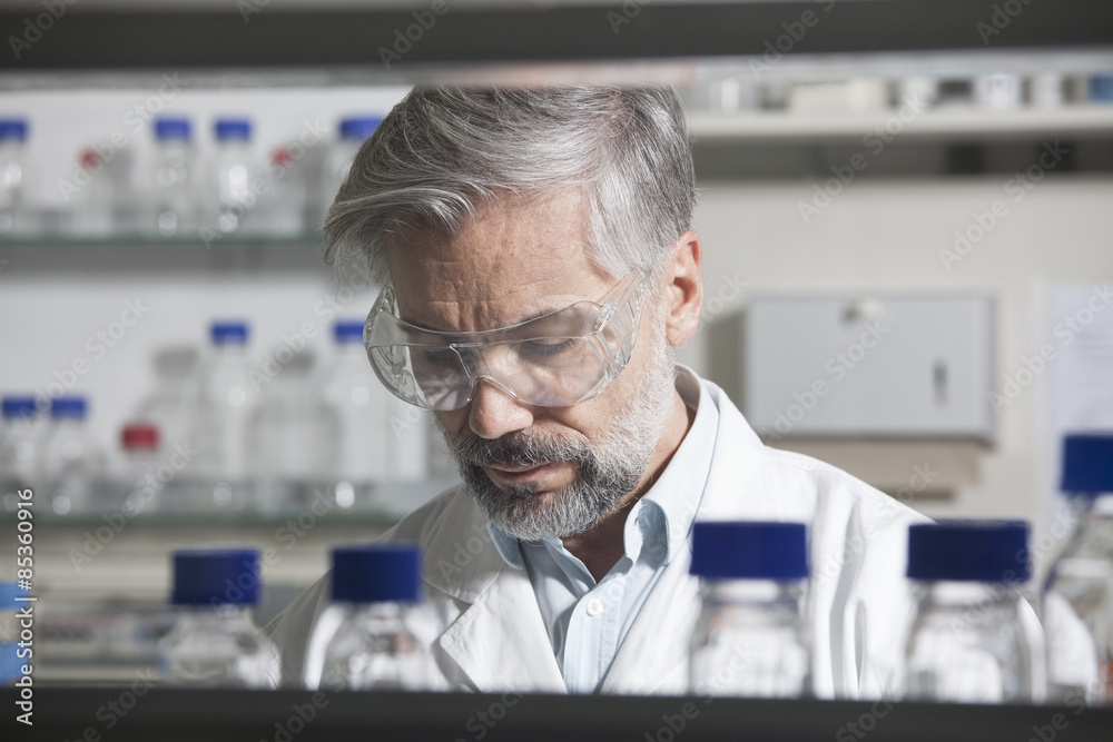 © Westend61 - Scientist in laboratory