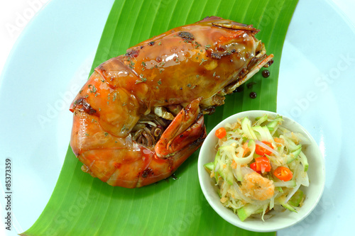 Large sweet shrimp with honey and mango salad.