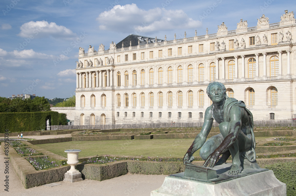 Statues en bronze des fontaines du chateau de Versailles