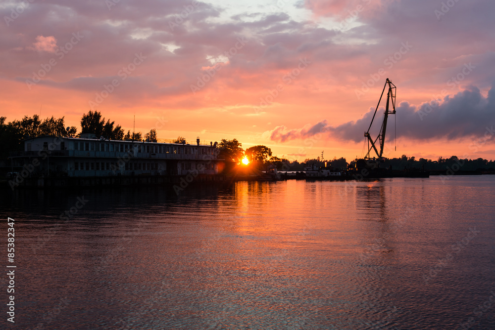 Fototapeta premium reddish sunset over port