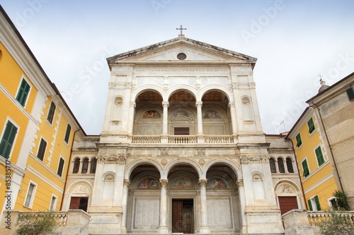 Massa Cathedral, Tuscany, Italy © Tupungato