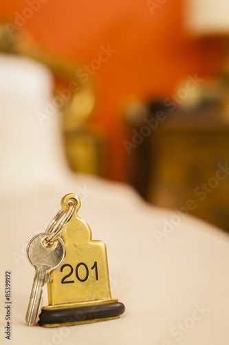 Hotel Zimmerschlüssel mit Anhänger und Schlüsselring in Messi