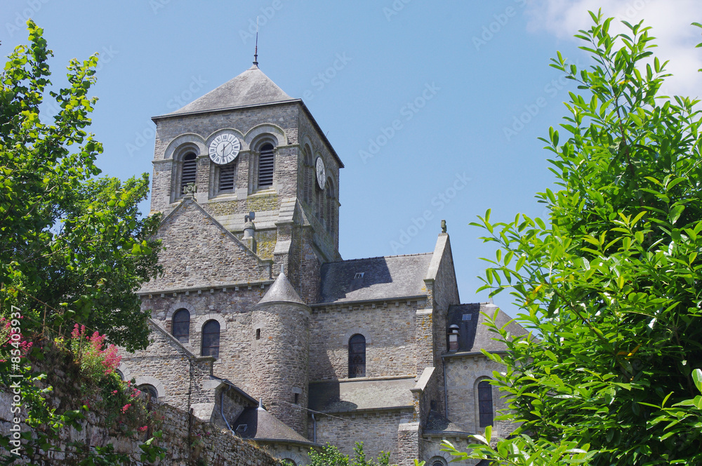 St Aubin du Cormier et son église